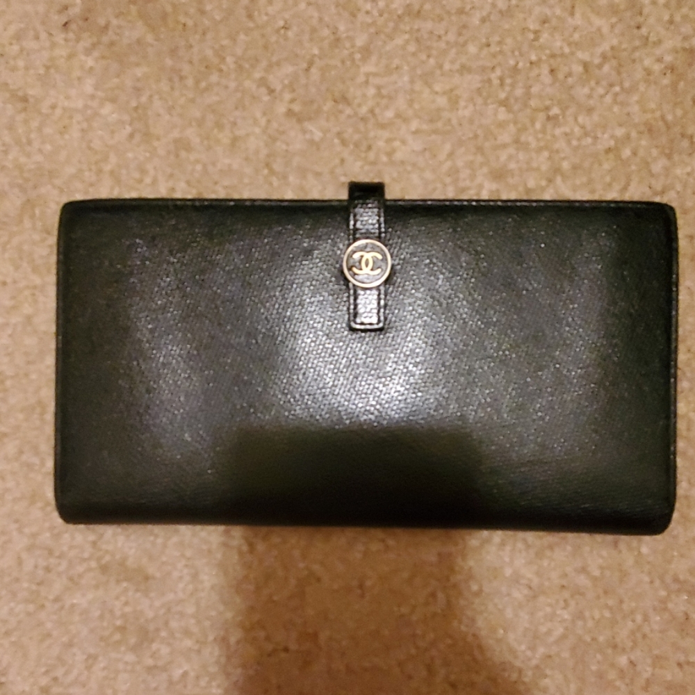Authebtic Chanel Wallet